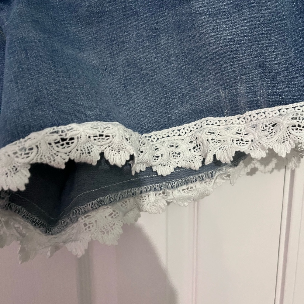 Women's Denim Shorts with Lace Trim - Picture 3 of 6